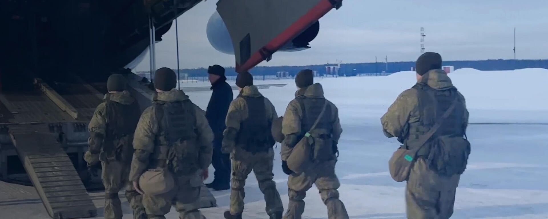 Самолеты с миротворцами ОДКБ вылетают на помощь Казахстану   - Sputnik Армения, 1920, 06.01.2022
