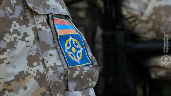Нашивка на фотрме армянского миротворца - Sputnik Армения