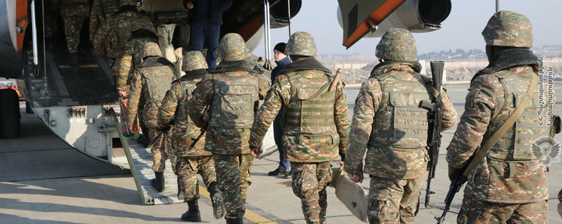 Армянский миротворческий контингент отправился в Казахстан (7 января 2022). Еревaн - Sputnik Армения, 1920, 07.01.2022