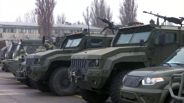 Военная техника российской части миротворческих сил ОДКБ в Алматы. - Sputnik Армения