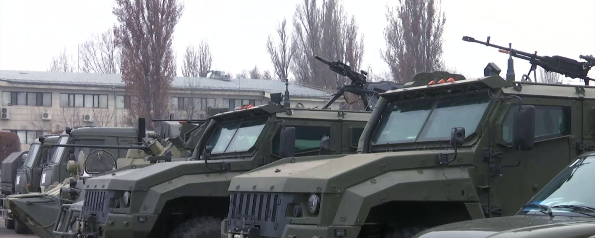 Военная техника российской части миротворческих сил ОДКБ в Алматы. - Sputnik Армения, 1920, 09.01.2022
