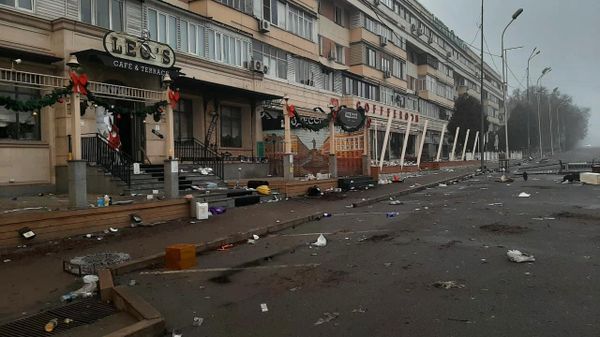 На улице Сатпаева в Алма-Ате после беспорядков - Sputnik Армения