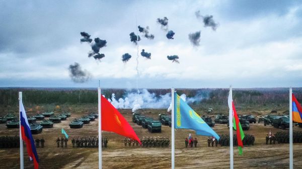 Военный парад в рамках совместных учений Коллективных сил оперативного реагирования  ОДКБ Взаимодействие-2019 (18 октября 2019). Полигон Мулино - Sputnik Армения