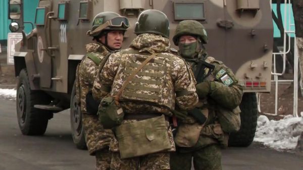 Миротворцы ОДКБ охраняют важные и социально-значимые объекты в Казахстане - Sputnik Армения