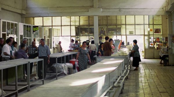 Полупустой уличный продуктовый рынок в Ереване - Sputnik Армения