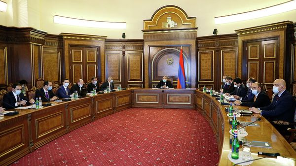 Премьер-министр Никол Пашинян провел совещание, посвященное внедрению универсальной системы декларирования подоходного налога для физических лиц (11 января 2022). Еревaн - Sputnik Армения