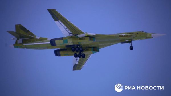 Первый заново собранный стратегический ракетоносец Ту-160М совершил дебютный полет - Sputnik Армения