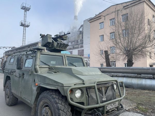 Десантники Коллективных миротворческих сил ОДКБ по стабилизации и нормализации обстановки в Казахстане на бронетехнике патрулируют улицы Алматы. - Sputnik Армения