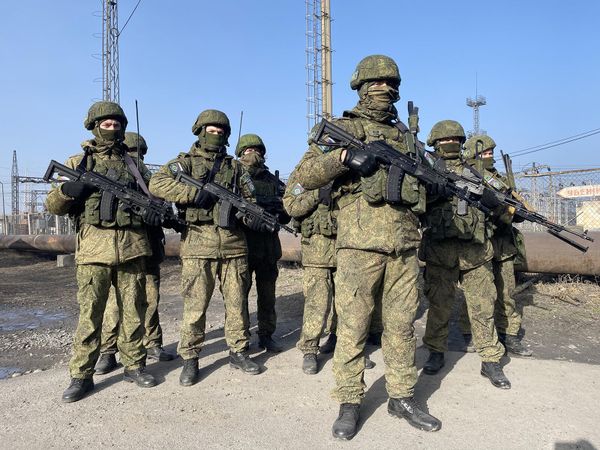 Российские военнослужащие из состава контингента Коллективных миротворческих сил ОДКБ в Казахстане обеспечивают охрану стратегических объектов. - Sputnik Армения