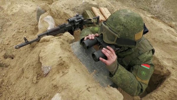 Военнослужащий из состава белорусского контингента миротворческих сил ОДКБ в Казахстане. - Sputnik Армения