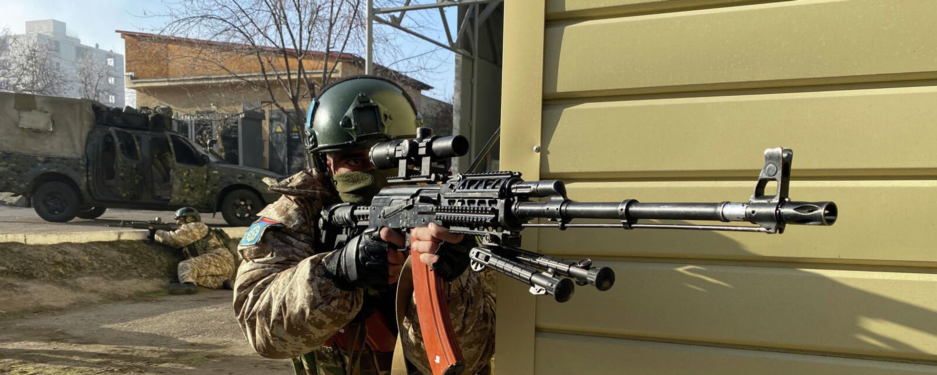 Военнослужащие Армении из состава контингента миротворческих сил ОДКБ охраняет территорию насосной станции Дружба в Алма-Ате - Sputnik Армения, 1920, 13.01.2022