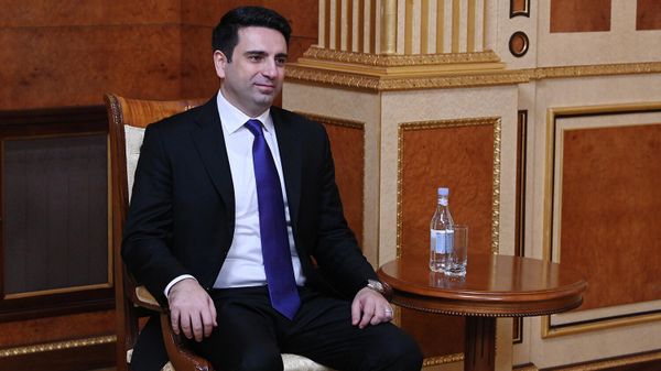 Президент Армен Саркисян встретился с председателем НС Аленом Симоняном (13 января 2022). Еревaн - Sputnik Армения