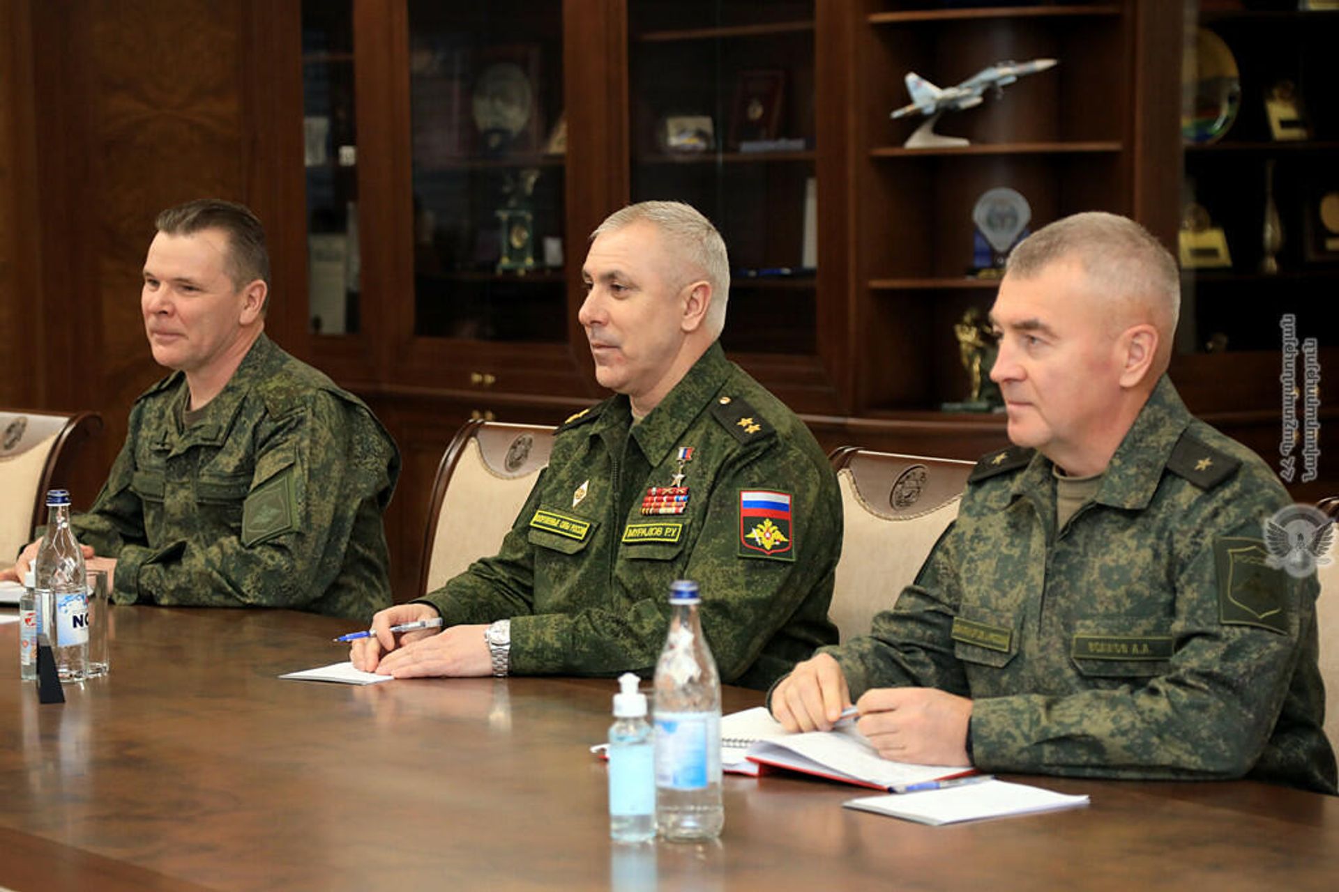 Министр обороны Сурен Папикян принял заместителя командующего войсками ЮВО РФ генерал-лейтенанта Рустама Мурадова и новоназначенного командующего Миротворческими силами РФ в Карабахе генерал-майора Андрея Волкова (13 января 2022). Еревaн - Sputnik Արմենիա, 1920, 13.01.2022