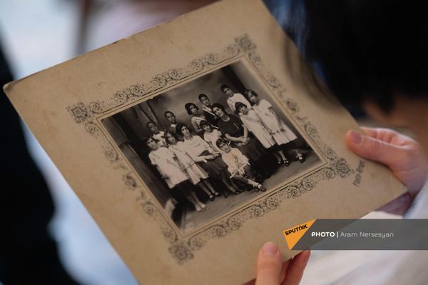 Сиран Магакян с учащимися армянской воскресной школы в Аддис-Абебе Сиран Магакян с учащимися армянской воскресной школы в Аддис-Абебе - Sputnik Армения