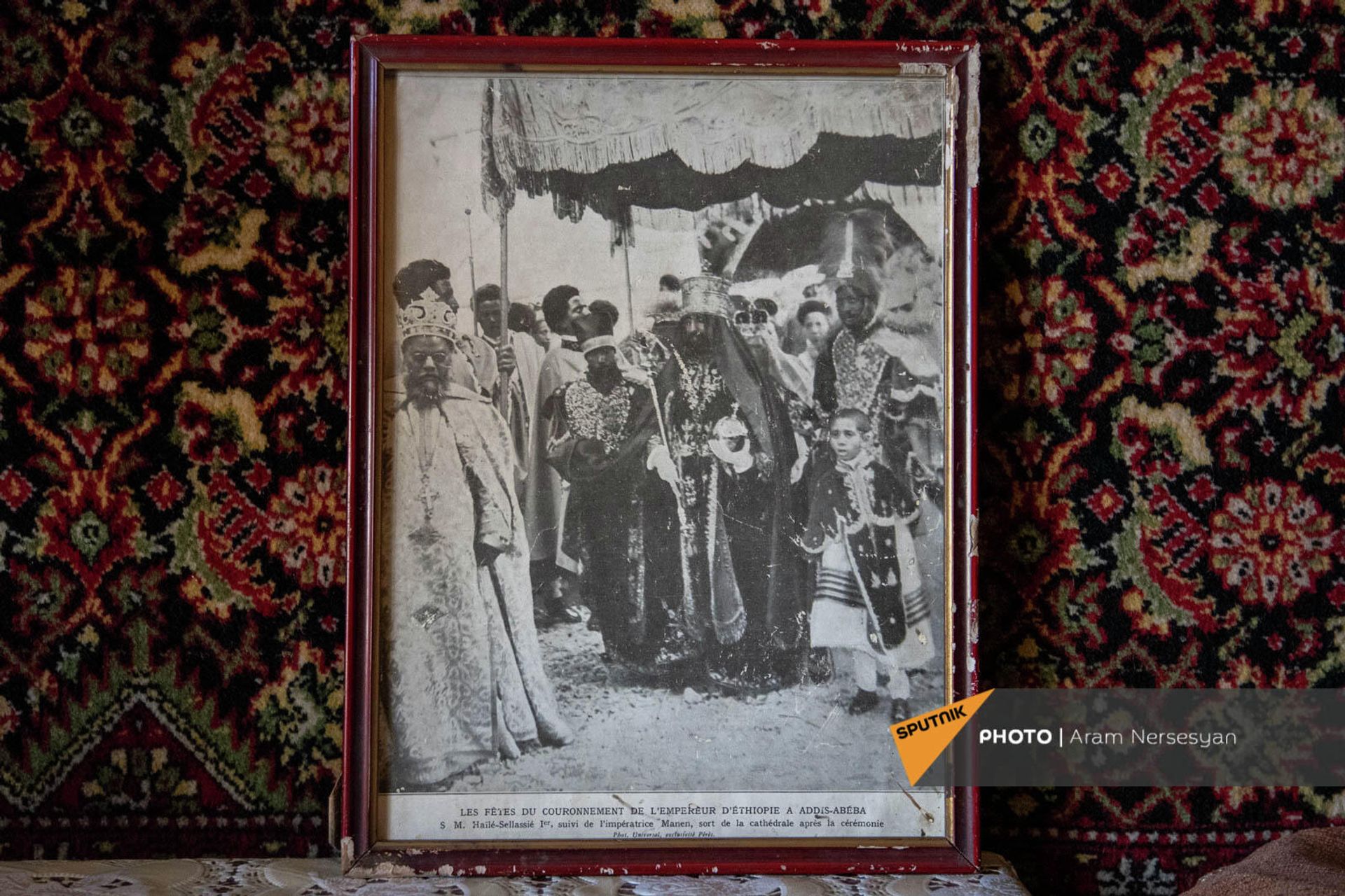 Император Эфиопии на архивной фотографии (на заднем плане Григор Затикян) Император Эфиопии на архивной фотографии (на заднем плане Григор Затикян) - Sputnik Армения, 1920, 21.01.2022