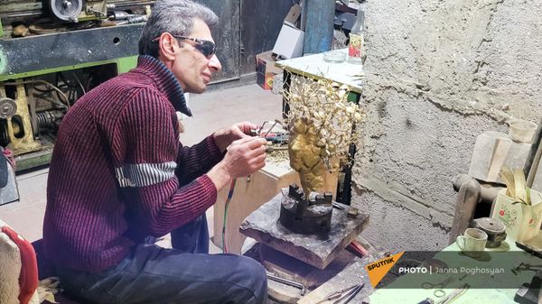 Скульптор-инженер Карен Терзян за работой - Sputnik Армения