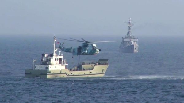 Боевые корабли России, Ирана и Китая во время военно-морских учений CHIRU-2022 в Аравийском море - Sputnik Армения