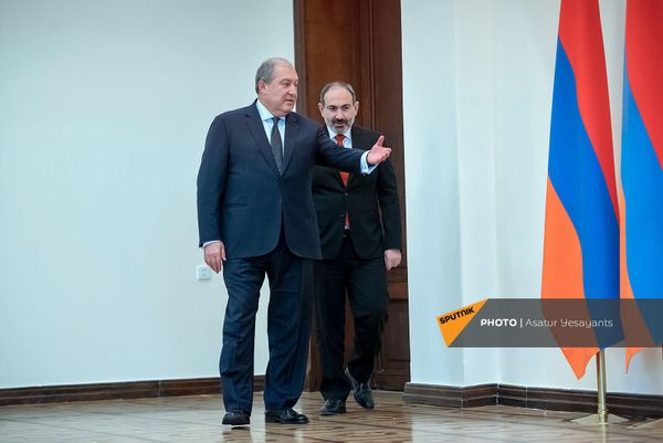 ՀՀ նախագահ Արմեն Սարգսյանն ու վարչապետ Նիկոլ Փաշինյանը կառավարության երդմնակալության արարողության ժամանակ (30 հունվարի, 2019թ)․ Երևան - Sputnik Արմենիա