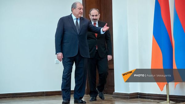 Президент Армен Саркисян и премьер-министр Никол Пашинян во время принятия присяги правительства Армении (30 января 2019). Еревaн Президент Армен Саркисян и премьер-министр Никол Пашинян во время принятия присяги правительства Армении (30 января 2019). Еревaн - Sputnik Армения