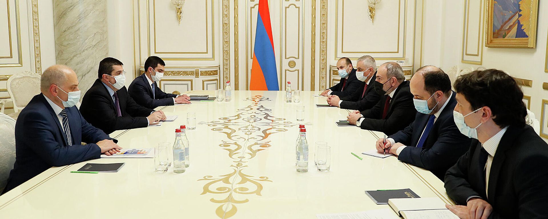 Премьер-министр Никол Пашинян и президент Карабаха Араик Арутюнян провели совещание по решению социальных и субтерриториальных проблем Карабаха (24 января 2022). Еревaн - Sputnik Արմենիա, 1920, 24.01.2022