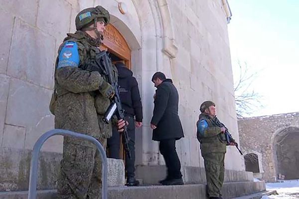 При содействии российских миротворцев более 150 паломников из Армении и Карабаха посетили монастырский комплекс Амарас При содействии российских миротворцев более 150 паломников из Армении и Карабаха посетили монастырский комплекс Амарас - Sputnik Армения
