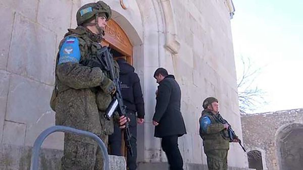 При содействии российских миротворцев более 150 паломников из Армении и Карабаха посетили монастырский комплекс Амарас - Sputnik Армения
