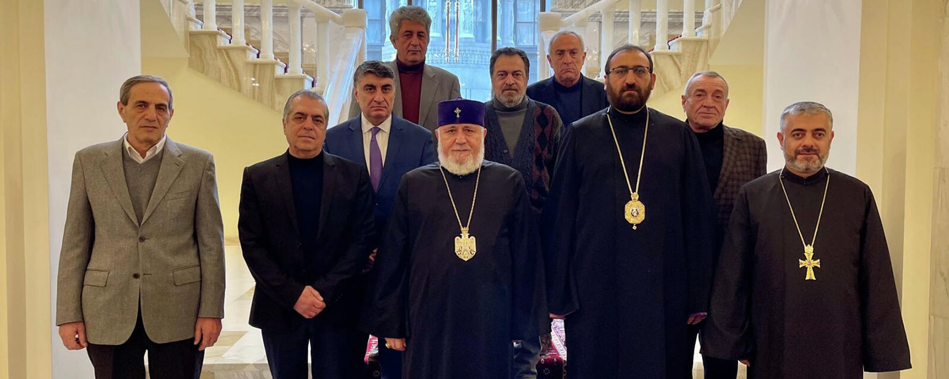 Ամենայն Հայոց Կաթողիկոսը Մայր Աթոռում ընդունեց Աշոտ Մինասյանի Պաշտպանության խորհրդի ներկայացուցիչներին - Sputnik Արմենիա, 1920, 25.01.2022