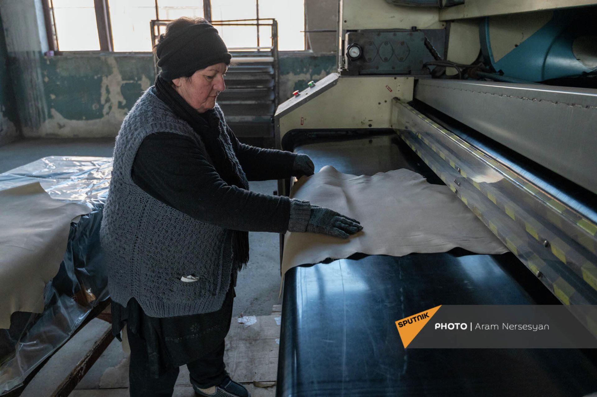 Երևանի կաշվի գործարանի պատրաստի կաշվի կիսաֆաբրիկատ (wet blue) Երևանի կաշվի գործարանի պատրաստի կաշվի կիսաֆաբրիկատ (wet blue) - Sputnik Արմենիա, 1920, 25.01.2022