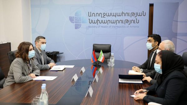Առողջապահության նախարար Անահիտ Ավանեսյանն ընդունել է Հայաստանում Իրանի արտակարգ և լիազոր դեսպան Աբբաս Բադախշան Զոհուրիին (25 հունվարի, 2022թ). Երևան - Sputnik Արմենիա