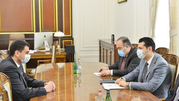 Փոխվարչապետ Համբարձում Մաթևոսյանն ընդունել է Երևանի նորընտիր քաղաքապետ Հրաչյա Սարգսյանին (25 հունվարի, 2022թ). Երևան - Sputnik Արմենիա