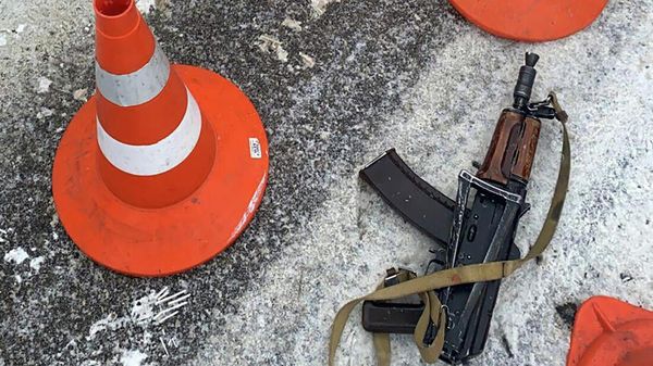Автомат служащего Нацгвардии Украины расстрелявшего своих сослуживцев - Sputnik Армения