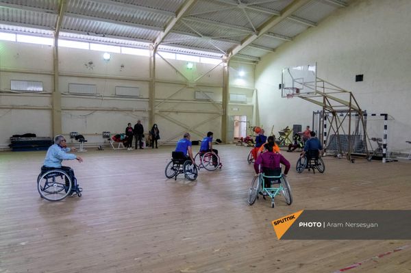 Արցախյան պատերազմի ժամանակ հաշմանդամություն ստացած նախկին զինծառայողները բասկետբոլ են խաղում Ծաղկաձորում - Sputnik Արմենիա