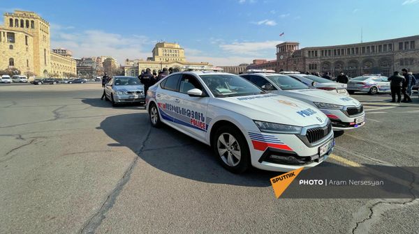 Полиция во время акции протеста против повышения ОСАГО (31 января 2022). Еревaн - Sputnik Армения