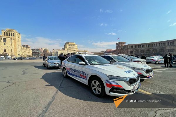 Полиция во время акции протеста против повышения ОСАГО (31 января 2022). Еревaн - Sputnik Արմենիա