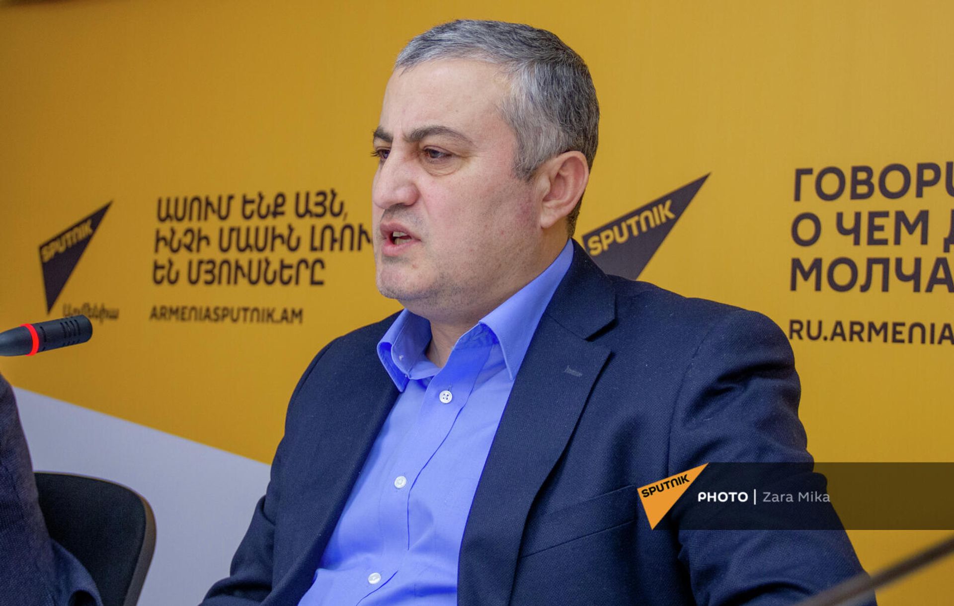 Директор-основатель музея ковров Вардан Асцатрян на пресс-конференции Судьба карабахских ковров в опасности (1 февраля 2022). Еревaн - Sputnik Армения, 1920, 01.02.2022