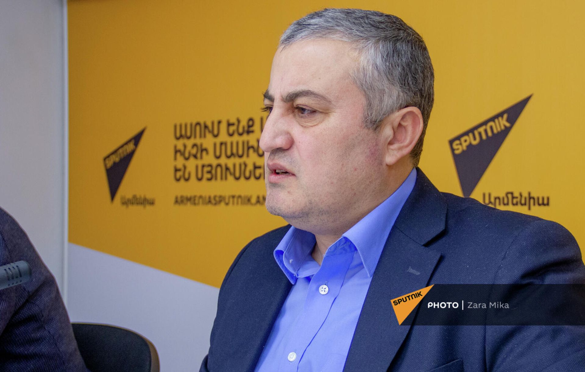Директор-основатель музея ковров Вардан Асцатрян на пресс-конференции Судьба карабахских ковров в опасности (1 февраля 2022). Еревaн - Sputnik Արմենիա, 1920, 01.02.2022