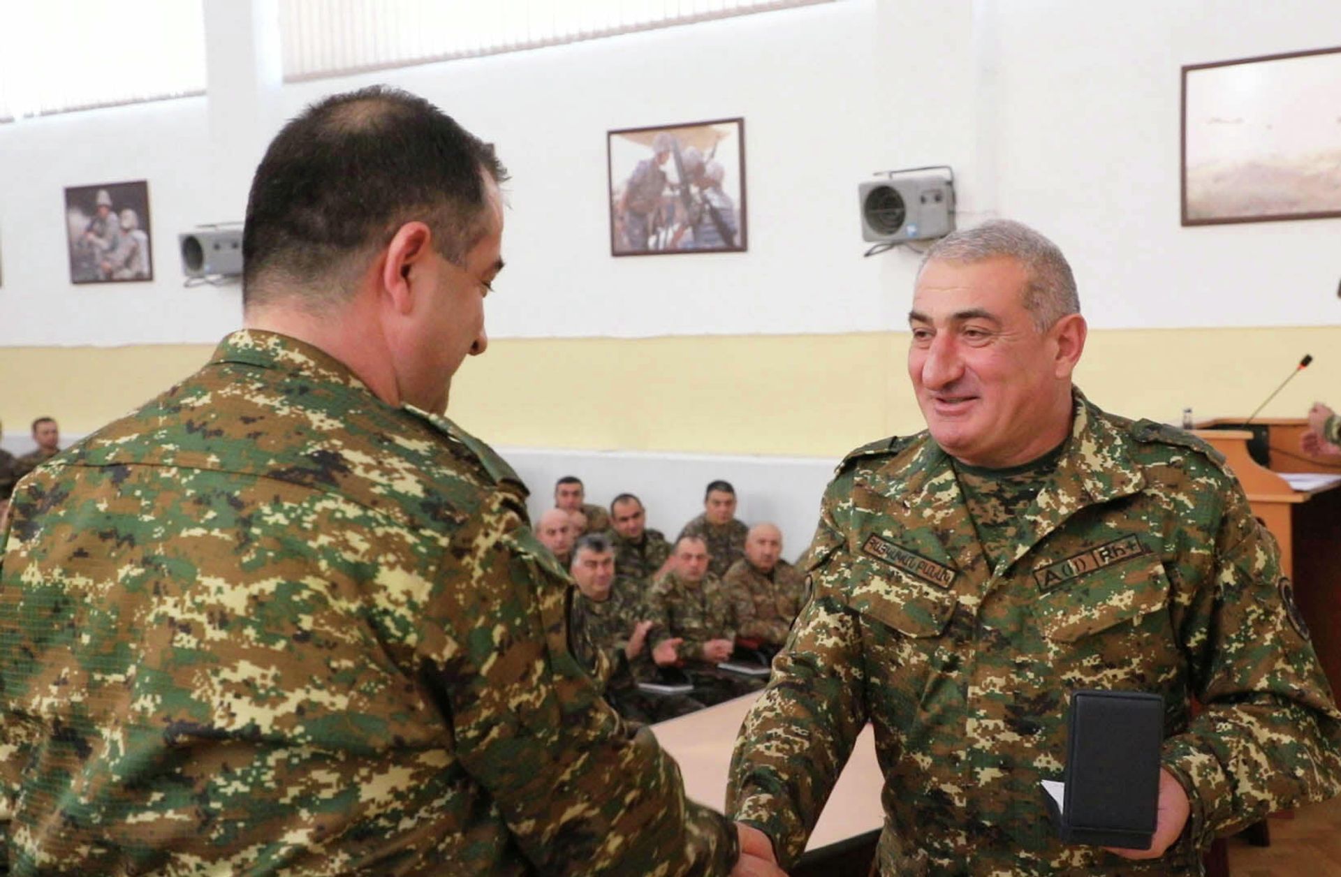 Командующий Армией обороны генерал-лейтенант Камо Варданян провел торжественную церемонию награждения, посвященную 30-летию образования Армянской Армии и Дню защитника Отечества (1 февраля 2022). Степанакерт - Sputnik Արմենիա, 1920, 01.02.2022