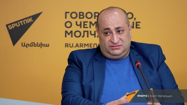 Президент армянской федерации тайского бокса (муай тай) Артак Брутян на пресс-конференции (2 февраля 2022). Еревaн - Sputnik Армения
