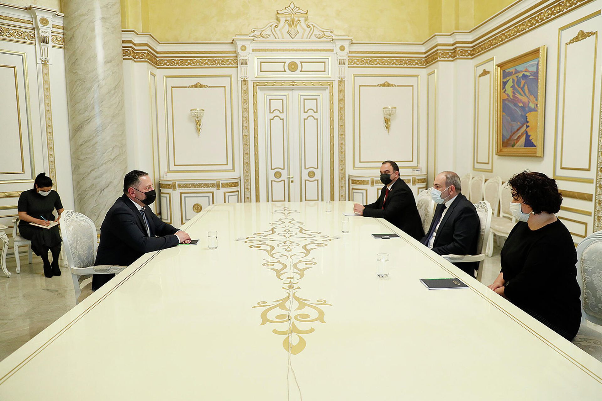 Премьер-министр Никол Пашинян принял министра внутренних дел Грузии Вахтанга Гомелаури (2 февраля 2022). Еревaн - Sputnik Армения, 1920, 02.02.2022
