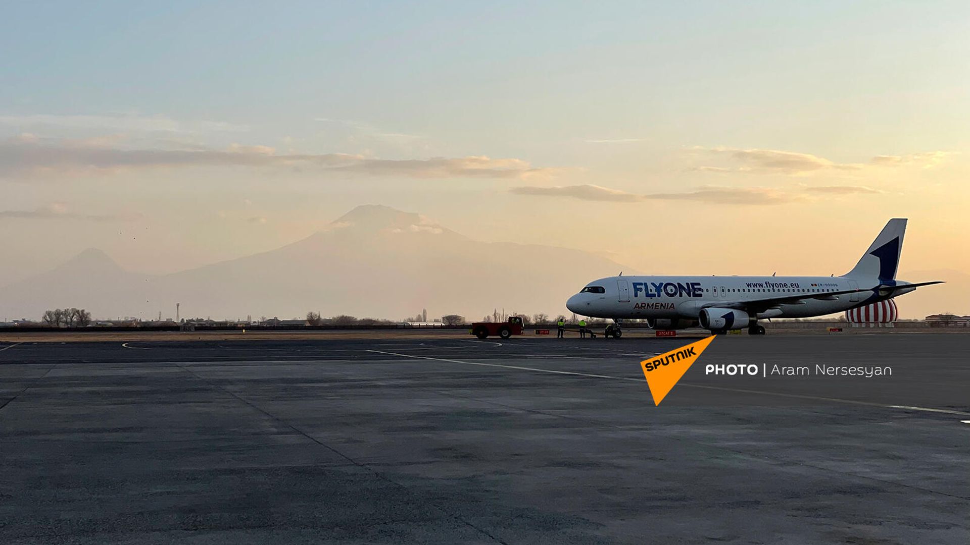 FlyOne Armenia ընկերության օդանավը Ստամբուլ թռիչքից առաջ (2 փետրվարի, 2022թ). Երևան - Sputnik Արմենիա, 1920, 08.08.2025