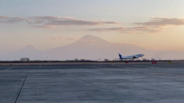 FlyOne Armenia выполнила первый рейс Ереван-Стамбул - Sputnik Армения