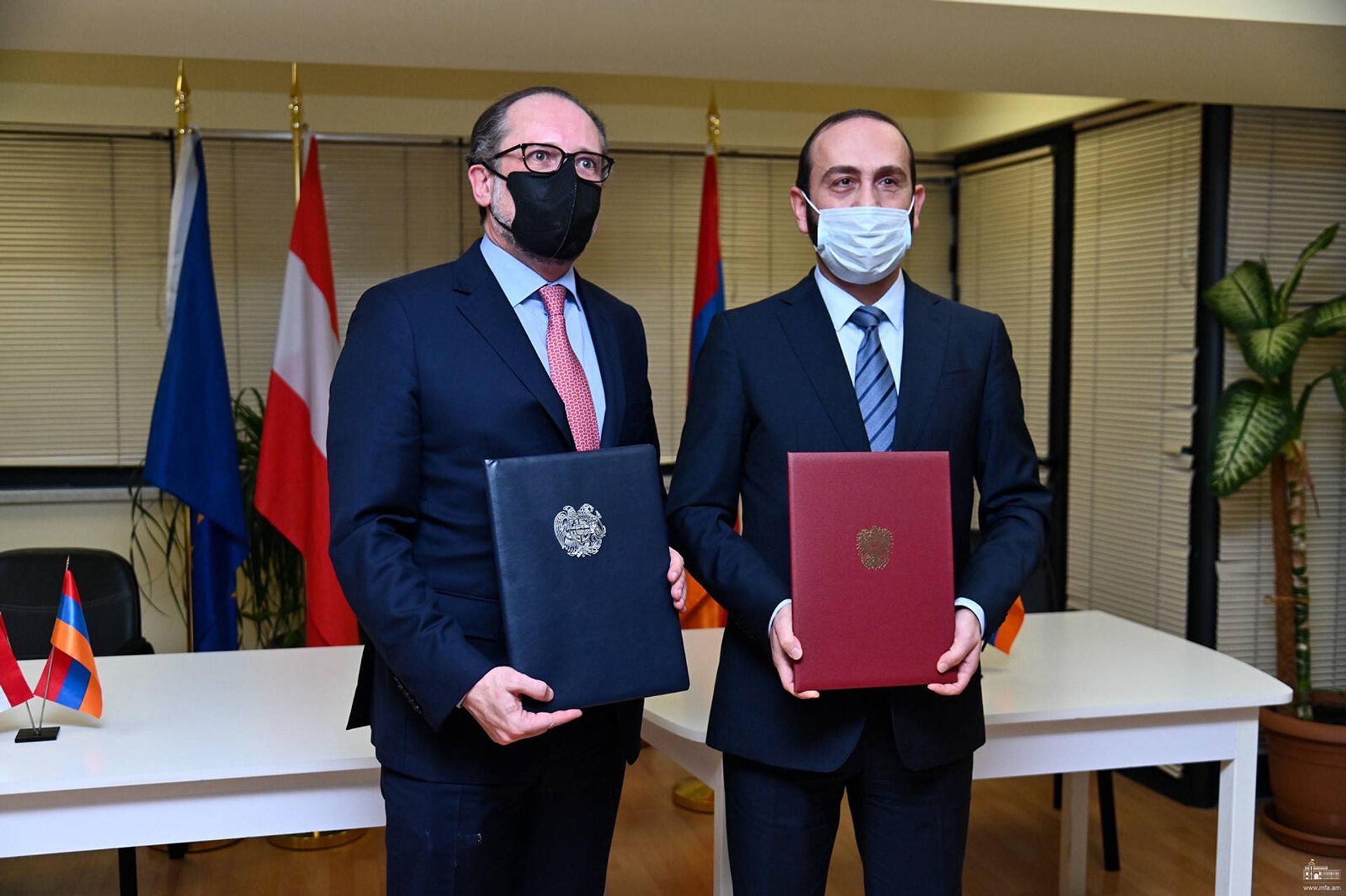 Հայաստանի և Ավստրիայի ԱԳ նախարարներ Արարատ Միրզոյանը և Ալեքսանդր Շալենբերգը մասնակցել են Ավստրիական զարգացման գործակալության գրասենյակի պաշտոնական բացման արարողությանը (2 փետրվարի, 2022թ). Երևան - Sputnik Արմենիա, 1920, 02.02.2022