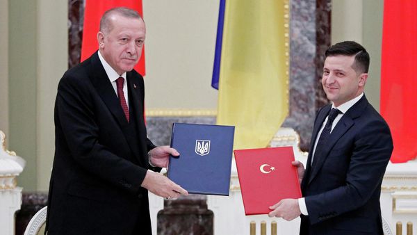 Президенты Украины и Турции Владимир Зеленский и Реджеп Тайип Эрдоган во время церемонии подписания документов перед совместной пресс-конференцией (3 февраля 2022). Киев - Sputnik Армения