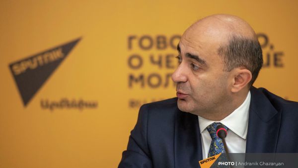 Էդմոն Մարուքյան. «2015 թվականի Սահմանադրությունը գրվել է մեկ անձի համար, ԱԺ–ն անատամ վիճակում է» - Sputnik Արմենիա