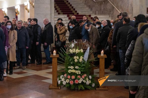 Гражданская панихида прошла в фойе концертного зала имени Хачатуряна - Sputnik Армения