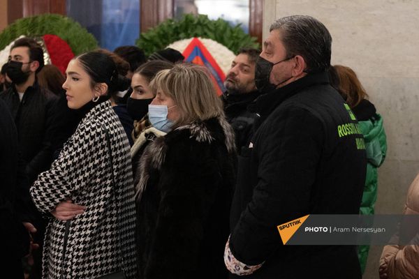 Проститься с Григоряном пришли не только музыканты и политики, но и многие представители сферы культуры - Sputnik Армения