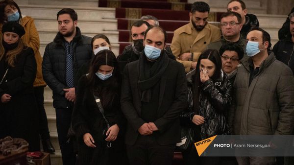 Нарек Григорян на гражданской панихиде по композитору Артуру Григоряну (5 февраля 2022). Еревaн - Sputnik Армения