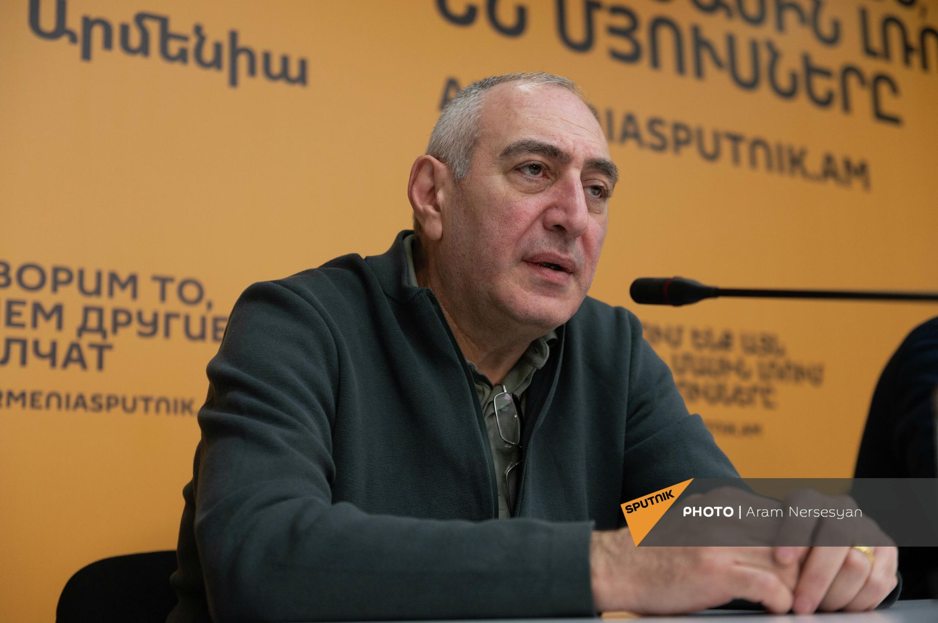 Կարեն Քոչարյանը «Ի՞նչ, որտե՞ղ, ե՞րբ» խաղի Հայաստանի սիրողական առաջնության թեմայով ասուլիսի ժամանակ (8 փետրվարի, 2022). Երևան Կարեն Քոչարյանը «Ի՞նչ, որտե՞ղ, ե՞րբ» խաղի Հայաստանի սիրողական առաջնության թեմայով ասուլիսի ժամանակ (8 փետրվարի, 2022). Երևան - Sputnik Արմենիա, 1920, 08.02.2022