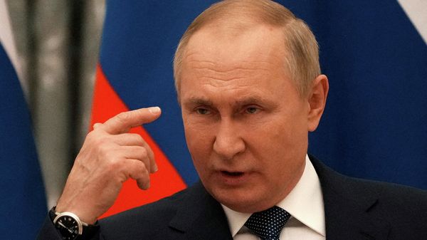 Президент России Владимир Путин во время пресс-конференции с президентом Франции Эммануэлем Макроном (9 февраля 2022). Москва - Sputnik Армения