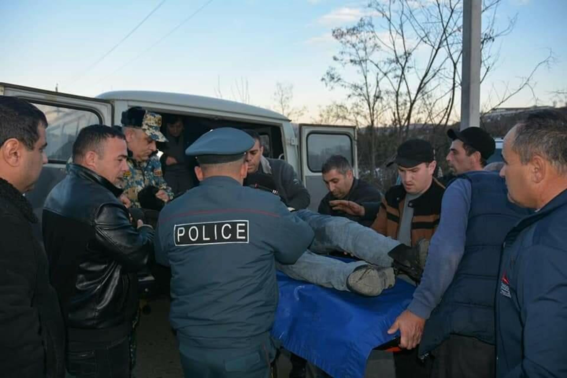 Спасатели ГСЧС МВД Карабаха на месте дорожно-транспортного происшествия на трассе Степанакерт-Шуши (9 февраля 2022). Карабах - Sputnik Արմենիա, 1920, 09.02.2022